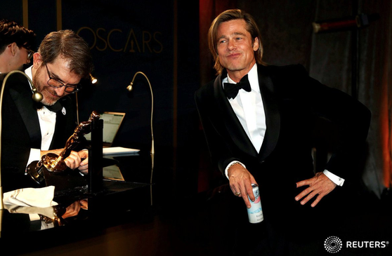 Brad Pitt waiting for his Oscar to be engraved is the coolest thing you'll see this year