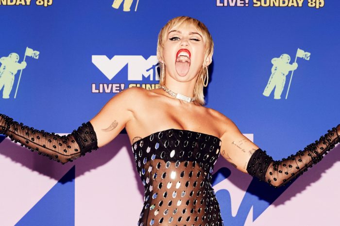 Miley Cyrus Revealed VMAs Producers Made Sexist Comments About Her Performance