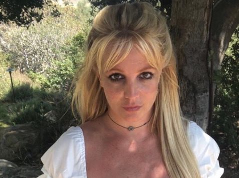 Britney Spears Says She Is 'Going Without Lots And Lots Of Makeup' For The First Time In New Post